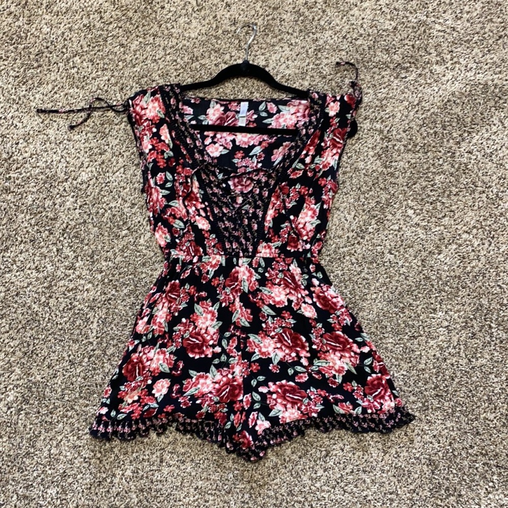 Floral romper🌸